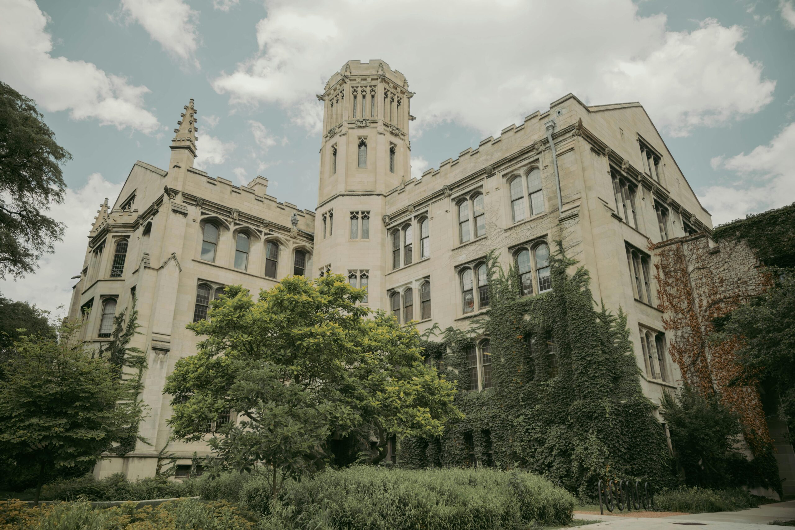 Loyola Undergraduate Campus Visit: Quinlan School of Business